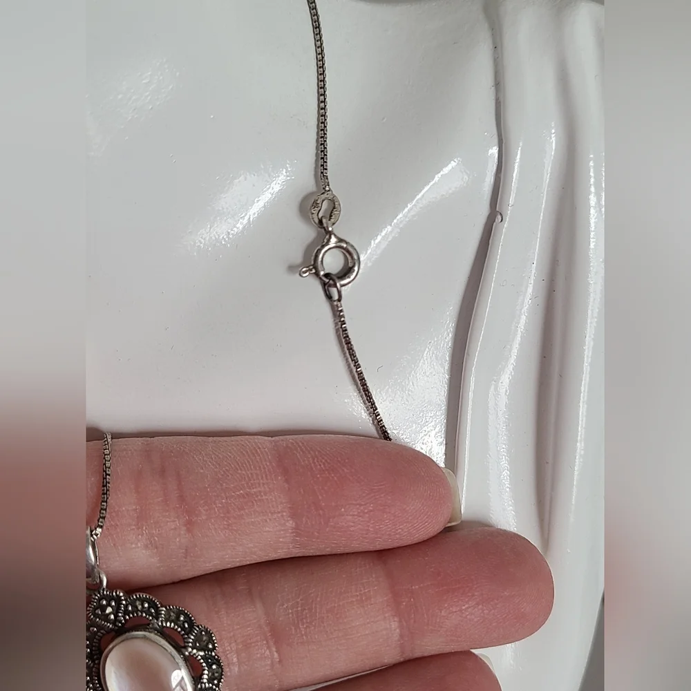Vintage Grey Marcasite Crystal Shell Pearl Centre Pendant Necklace - Picture 3 of 12
